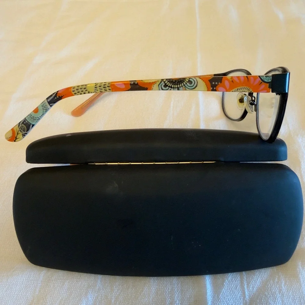 Vera Bradley Farrah Flower Shower Eyeglass Frames Black Floral Cat Eye 52-16-130